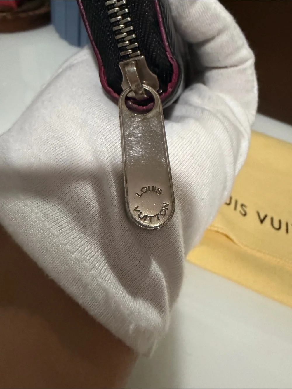 AUTHENTIC LOUIS VUITTON EPI Zippy Long wallet.black & pink with Box,dusty,COA.
